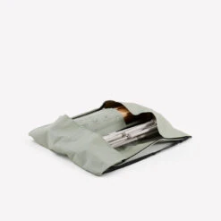 Quechua TABLE DE CAMPING COMPACTE 4/6 PERSONNES - PLATEAU BOIS - POCHE DE RANGEMENT 13 Quechua TABLE DE CAMPING COMPACTE 4/6 PERSONNES - PLATEAU BOIS - POCHE DE RANGEMENT -Camping Rabais table de camping compacte 46 personnes plateau bois poche de rangement 3